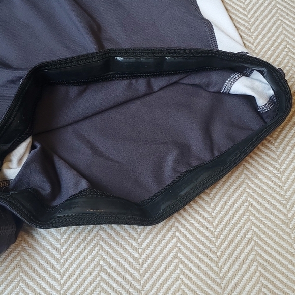 ASICS size Large running shorts - Picture 8 of 12